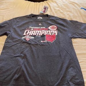 New with tags Cincinnati Reds T-shirt. Size large